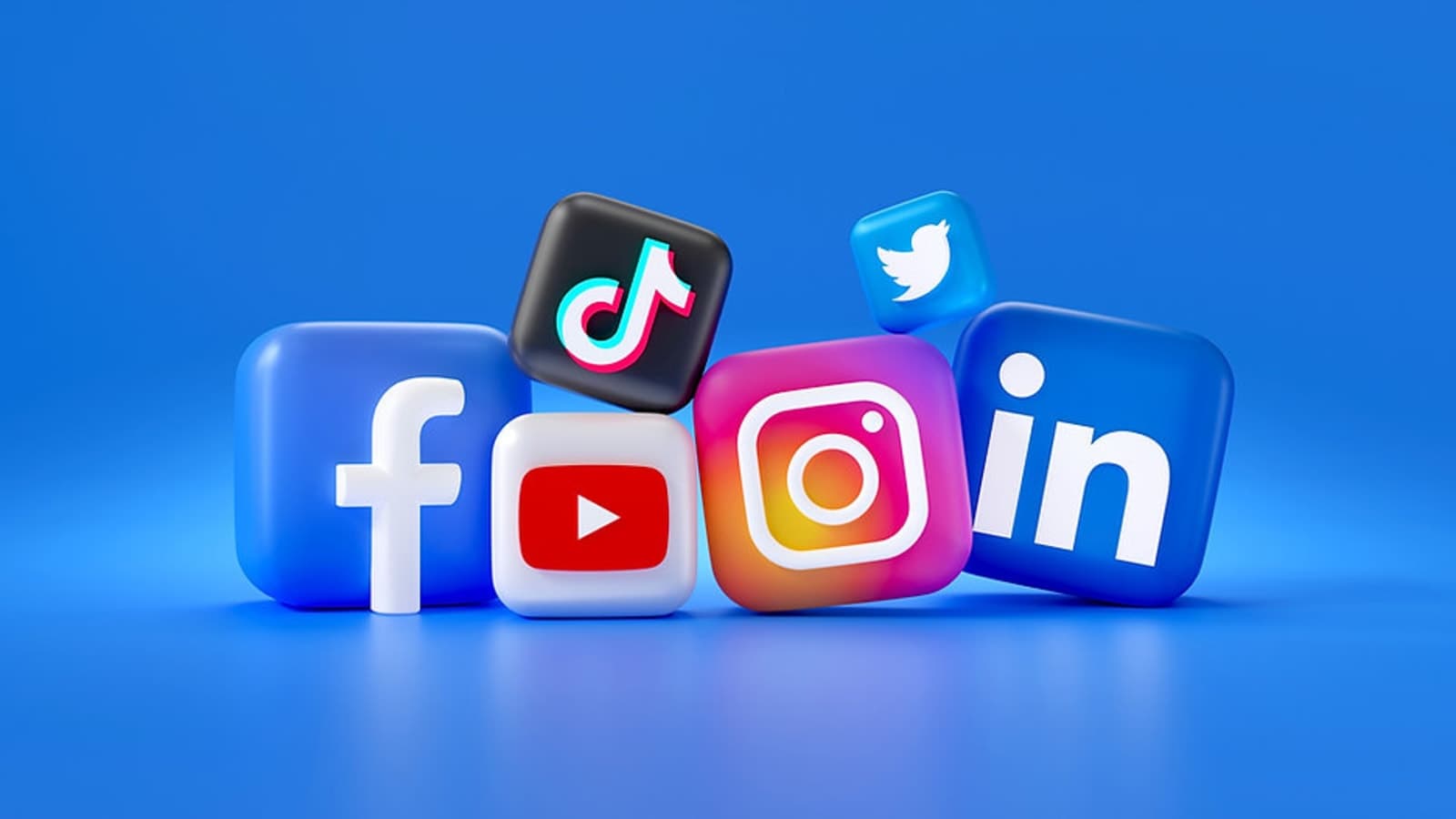 Suspensão Arbitrária de Contas Empresariais em Redes Sociais: Quando o Judiciário Intervém para Proteger o Direito Digital dos Negócios